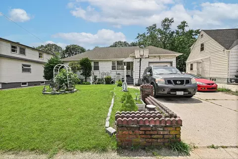 92 Fir St, Valley Stream, NY 11580