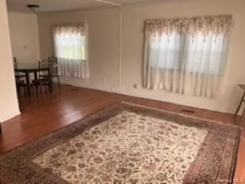 1661 Old Country Rd #360, Riverhead, NY 11901
