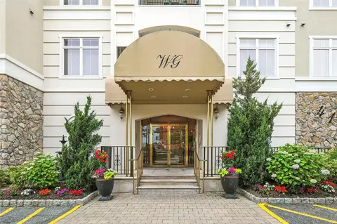410 Westchester Ave #314, Port Chester, NY 10573