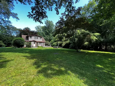 2 Briar Ln, Cortlandt, NY 10517