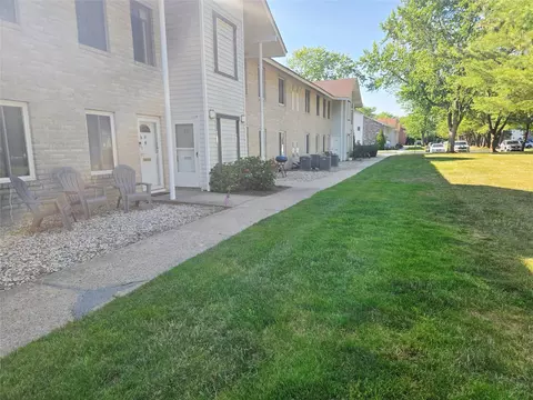 10 Idaho Ct #10, Coram, NY 11727