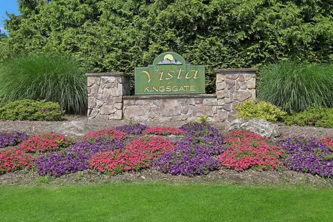 2 Dylan Ct, Clarkstown, NY 10954