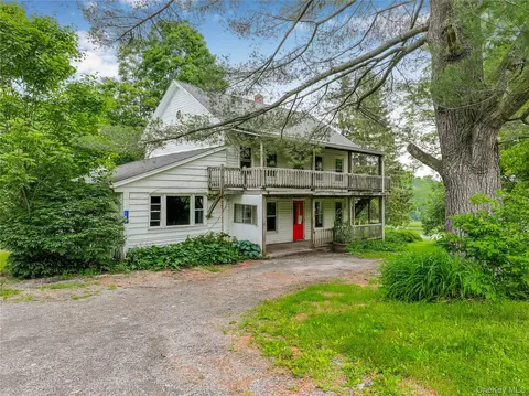 146 Don Irwin Rd, Prattsville, NY 12468