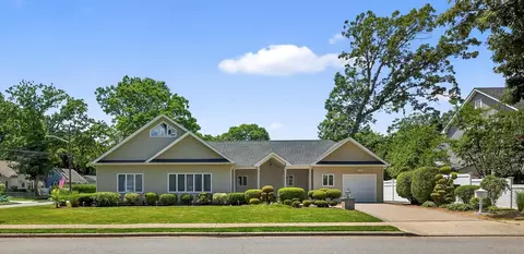 1 Bedford Ave, Massapequa, NY 11758