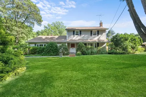 12 W Sanders St, Greenlawn, NY 11740