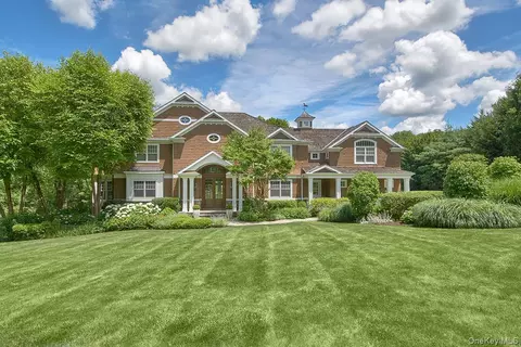 5 Sutton Farm Dr, New Castle, NY 10514