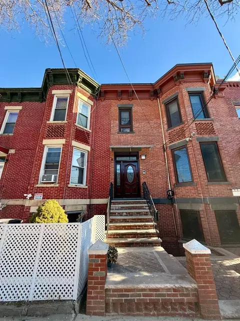 5741 58th St, New York, NY 11378