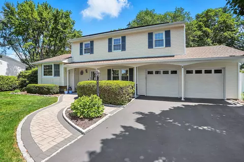 2938 Saddle Ridge Dr, Yorktown, NY 10598