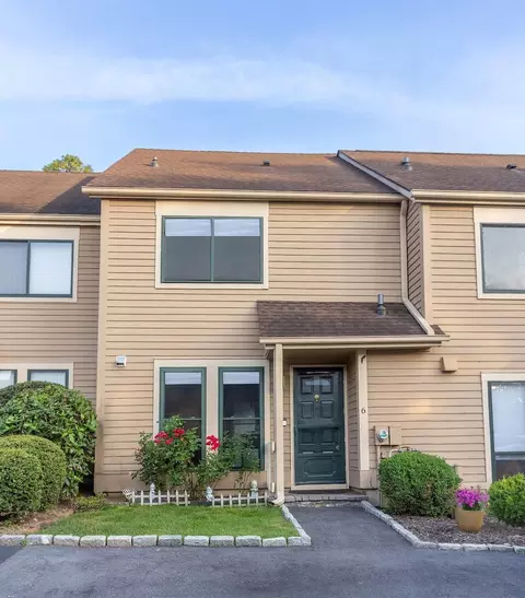 6 Lisa Ct, Greenburgh, NY 10522