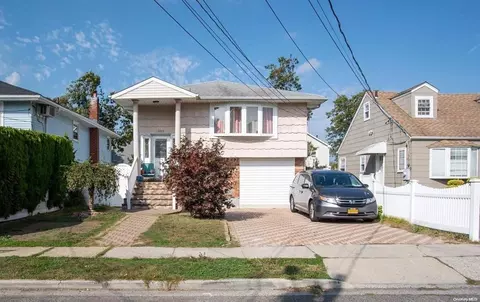 1093 Fayette St, Uniondale, NY 11553