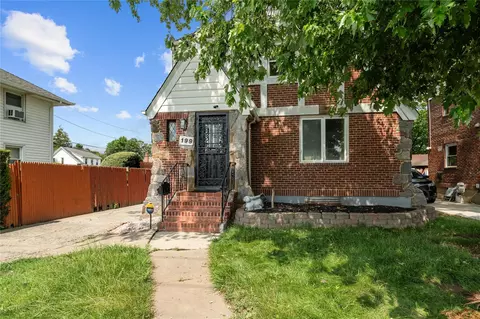 199 William St, Hempstead, NY 11550