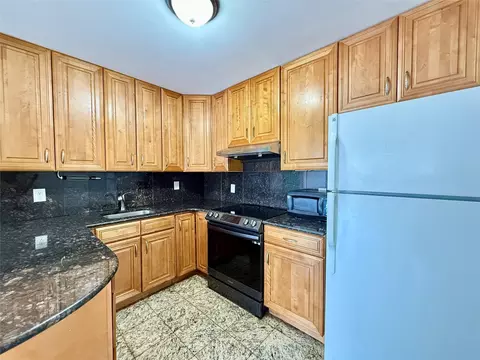 31-18 Union St #3B, Flushing, NY 11354