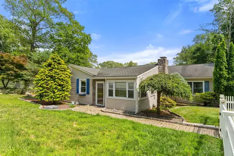 15 Cricket Ln, Mahopac, NY 10541