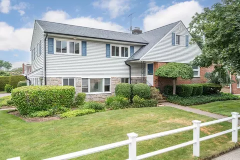 1901 New Hyde Park Rd, North Hempstead, NY 11040