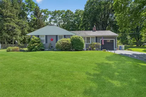 15 Cedar Ln, Cornwall, NY 12518