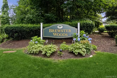 43 Brewster Woods Dr, Southeast, NY 10509