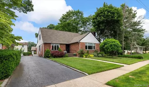 558 Kingston Ave, East Meadow, NY 11554