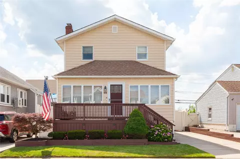 66 Parma Rd, Island Park, NY 11558