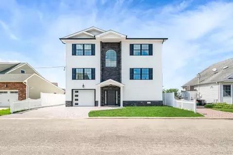 23 Bay St, Bellmore, NY 11710
