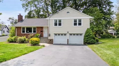 8 Elm Hill Dr, Rye Brook, NY 10573