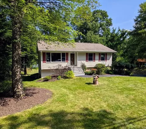 126 S Vacation Dr, Wappinger, NY 12590