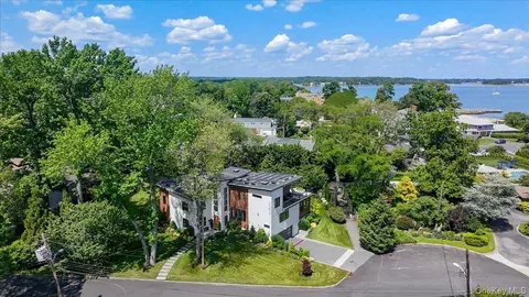 1040 Nautilus Ln, Mamaroneck, NY 10543