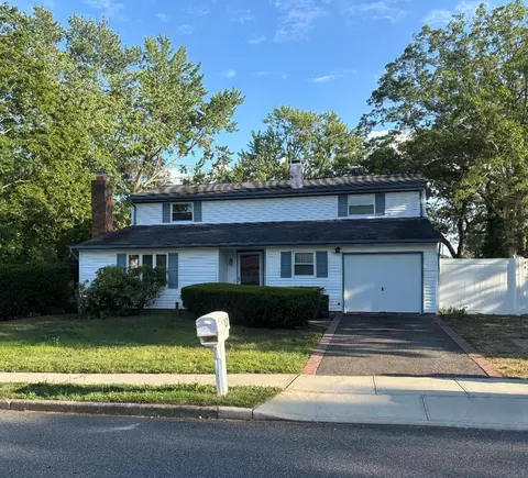 12 Executive Rd, Selden, NY 11784