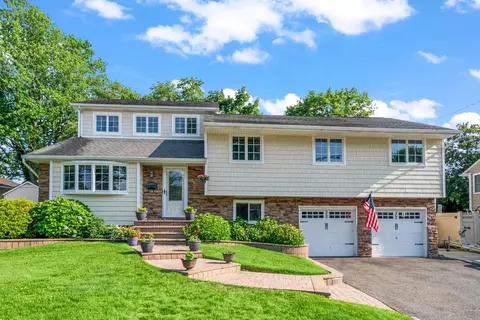 32 Sherman Dr, Syosset, NY 11791