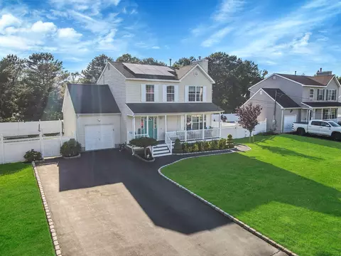 914 Doane Ave, Bellport, NY 11713