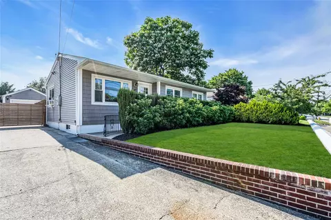 49 S Summit Ave, Patchogue, NY 11772