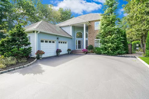 40 Independence Way, Miller Place, NY 11764