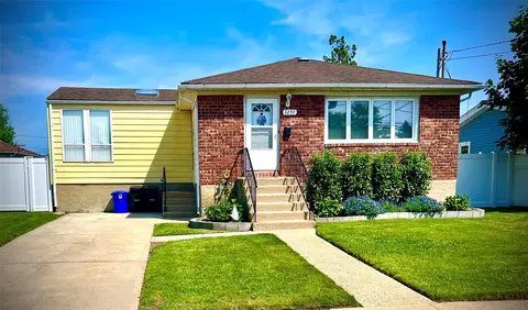 3297 Elliott Blvd, Oceanside, NY 11572