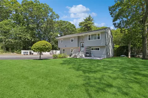 2 Prospect St, Central Islip, NY 11722