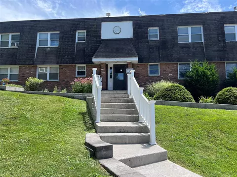 18 Crescent Dr #72, Thiells, NY 10984