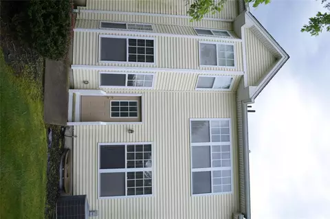 15 Cobblestone Ln, Middletown, NY 10940