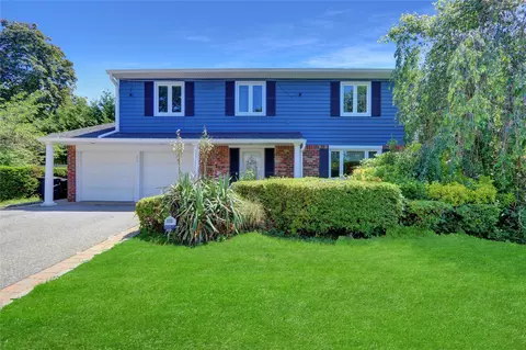 25 Lloyd Ln, Nesconset, NY 11767