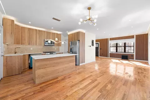 11605 223rd St, New York, NY 11411