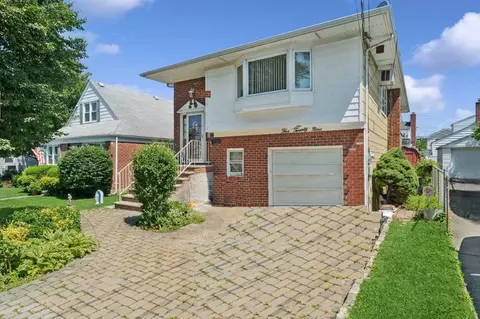 529 8th Ave, North Hempstead, NY 11040