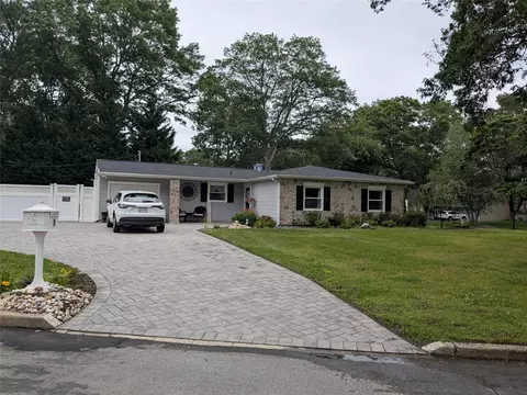 9 Songsparrow Ln, Centereach, NY 11720