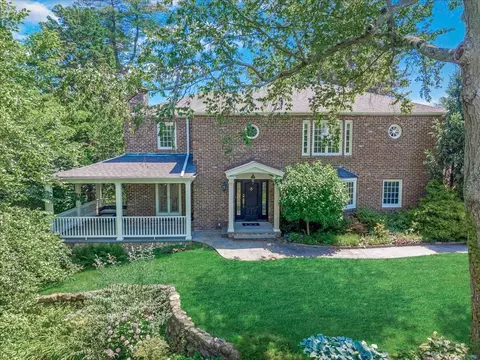44 Mountain Cut, North Hempstead, NY 11030