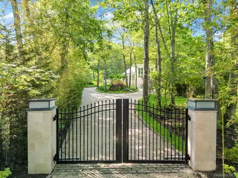 2222 Noyack Rd, Sag Harbor, NY 11963