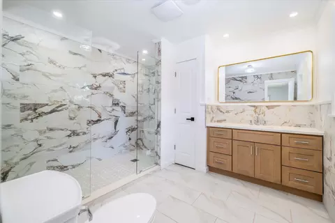 186 Prince Ave, Freeport, NY 11520