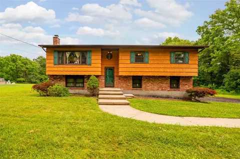 408 Bull Rd, Rock Tavern, NY 12575