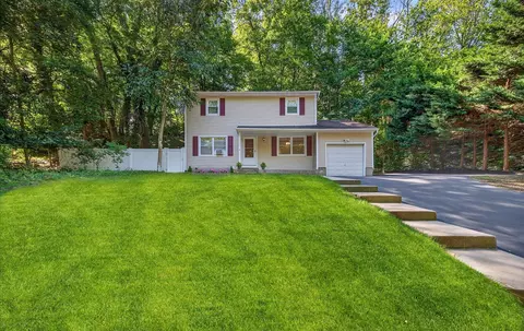 1152 N Country Rd, Stony Brook, NY 11790