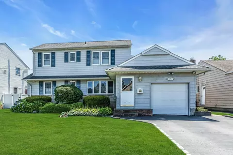 1063 Ott Ln, Merrick, NY 11566