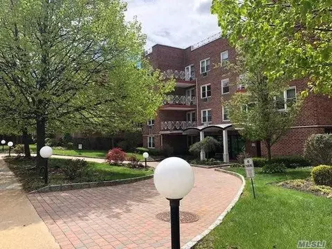 20 Chapel Pl #2G, North Hempstead, NY 11021