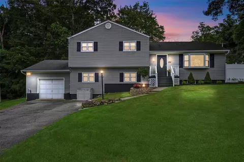824 Terrace Pl, Cortlandt, NY 10567