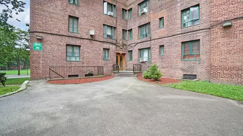 1610 Metropolitan Ave #6H, New York, NY 10462