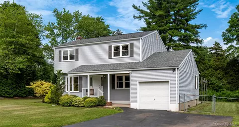 2 Jean Ln, Clarkstown, NY 10956