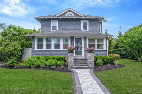 271 Foster Ave, Sayville, NY 11782